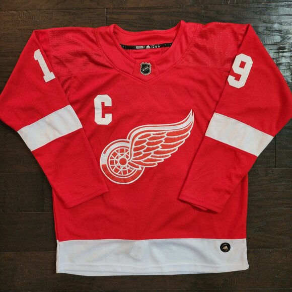 Detroit Red Wings Steve Yzerman #19 Adidas jersey. Tackle Twill. Size 52. - Picture 5 of 8